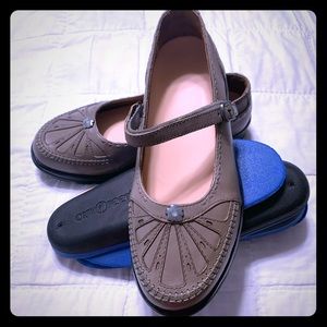 Dr. Comfort Paradise Mary Janes 👞
